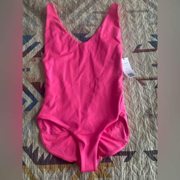 LONDRE MINIMALIST NEON PINK SWIM SIZE M BRAND NEW NEVER WORN - Picture 4 of 7